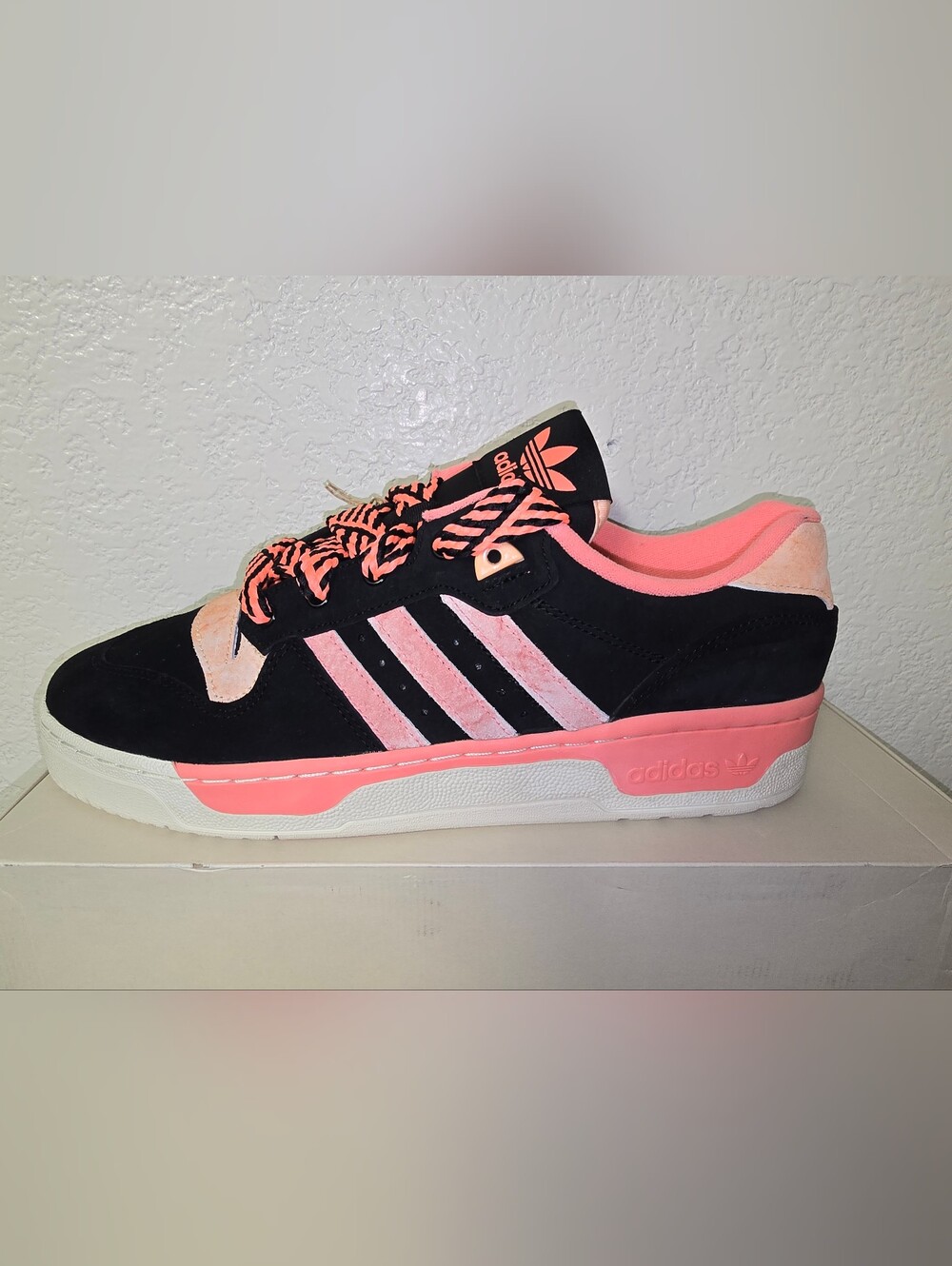 RIVALRY LOW adidas Black and Pink Suede Low-Top Sneakers